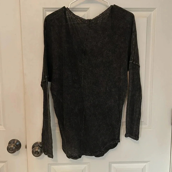Free People we the people distressed oversized henley shirt size XS black - Picture 4 of 6